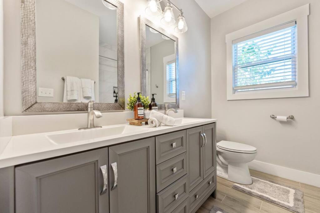 Brand New Cozy Modern Bungalow W/Hot Tub+Movieroom 7 Min From Uptown Charlotte Exterior foto