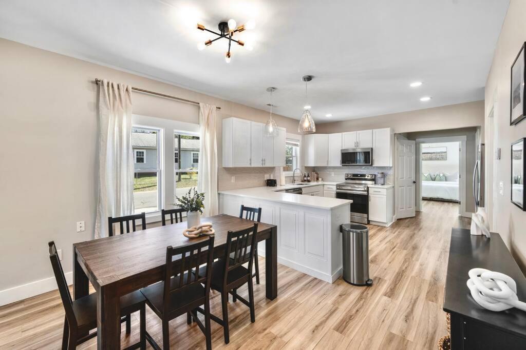 Brand New Cozy Modern Bungalow W/Hot Tub+Movieroom 7 Min From Uptown Charlotte Exterior foto
