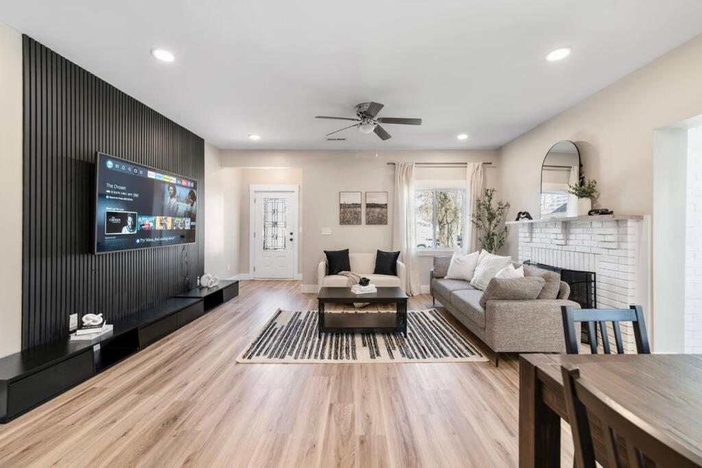 Brand New Cozy Modern Bungalow W/Hot Tub+Movieroom 7 Min From Uptown Charlotte Exterior foto