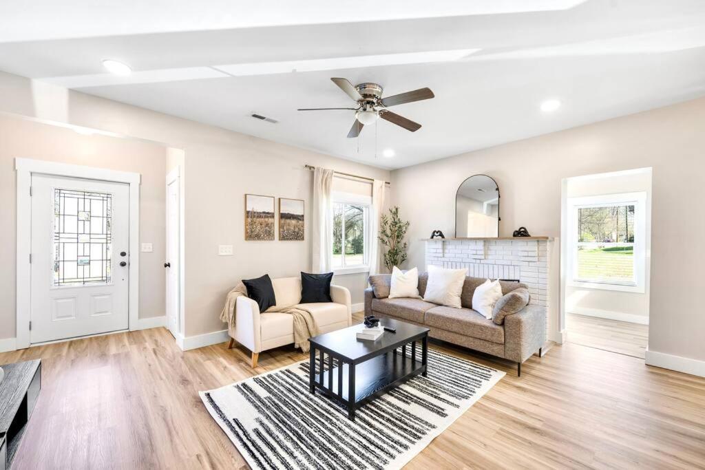 Brand New Cozy Modern Bungalow W/Hot Tub+Movieroom 7 Min From Uptown Charlotte Exterior foto